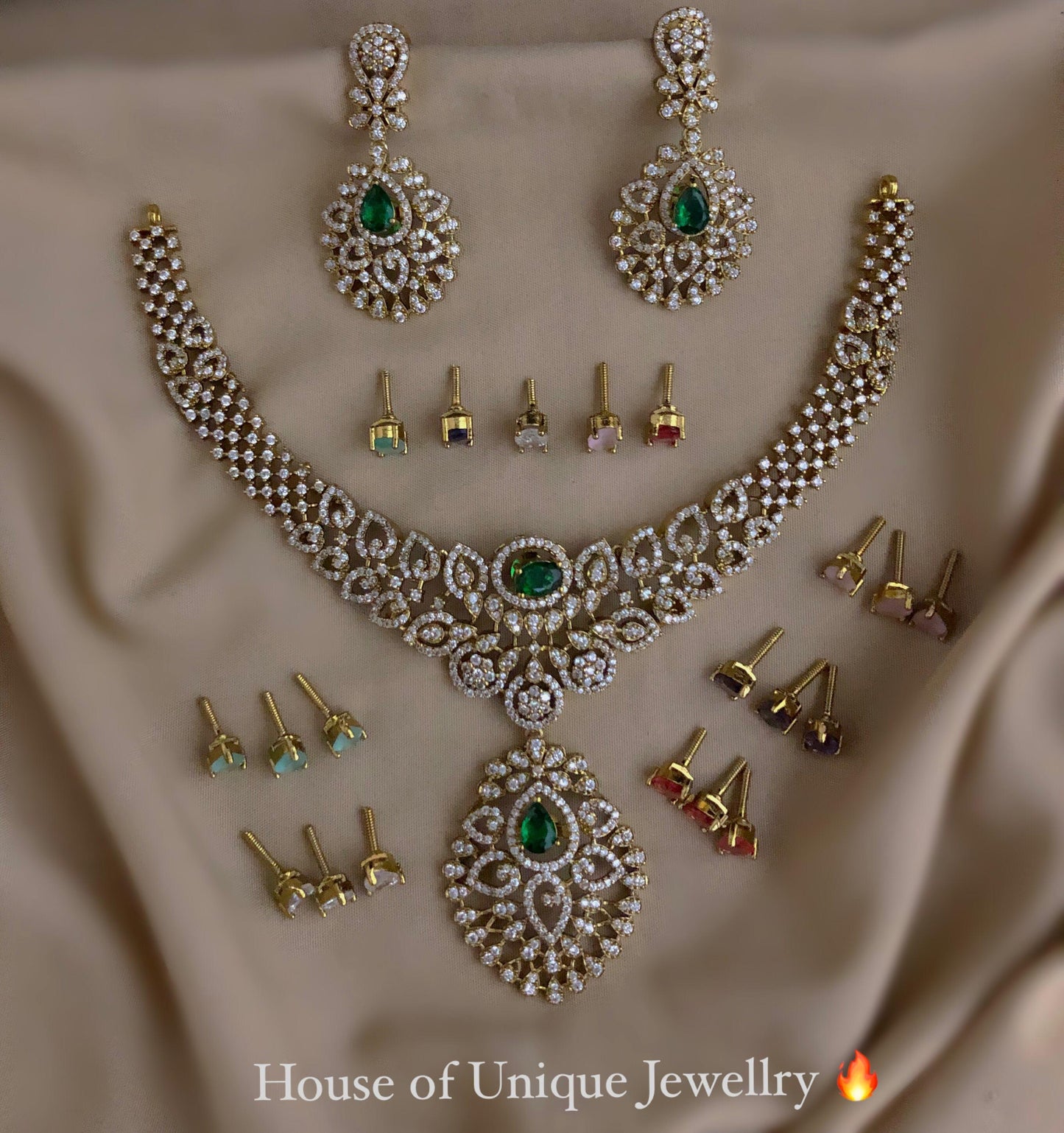 Color changeable grand necklace