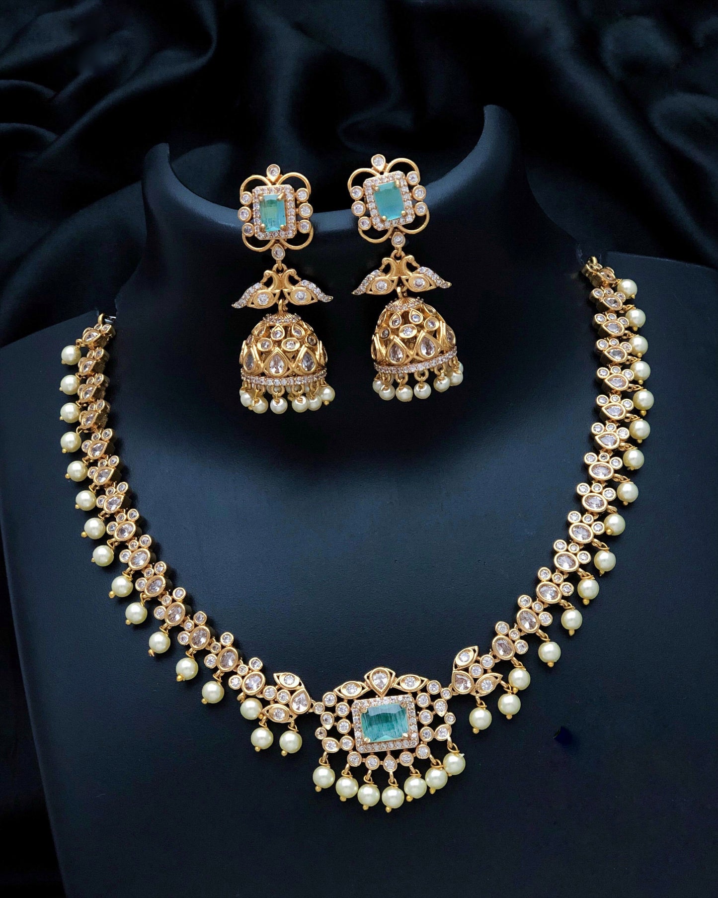 White beads drop necklace