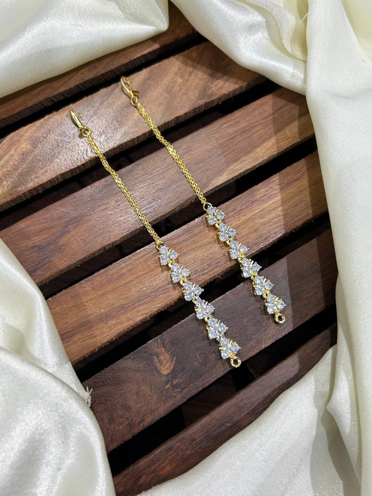 3 petal ear chain