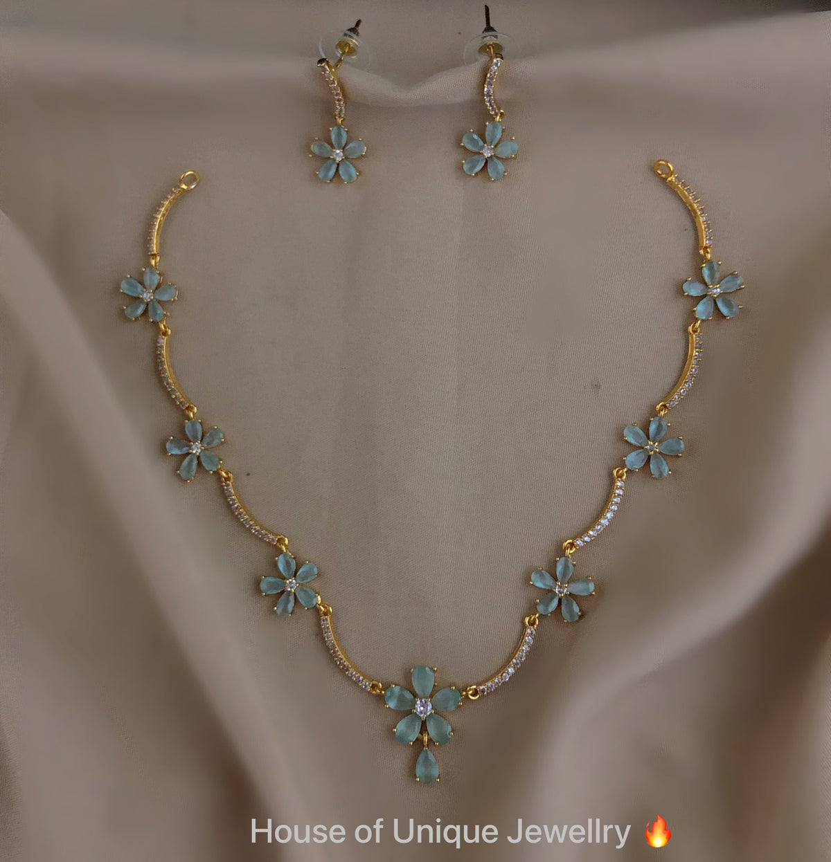 Simple stone necklace
