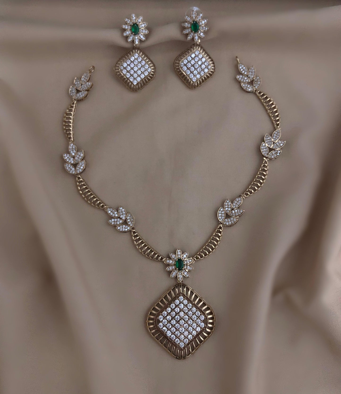 Moon design necklace (DR-43)