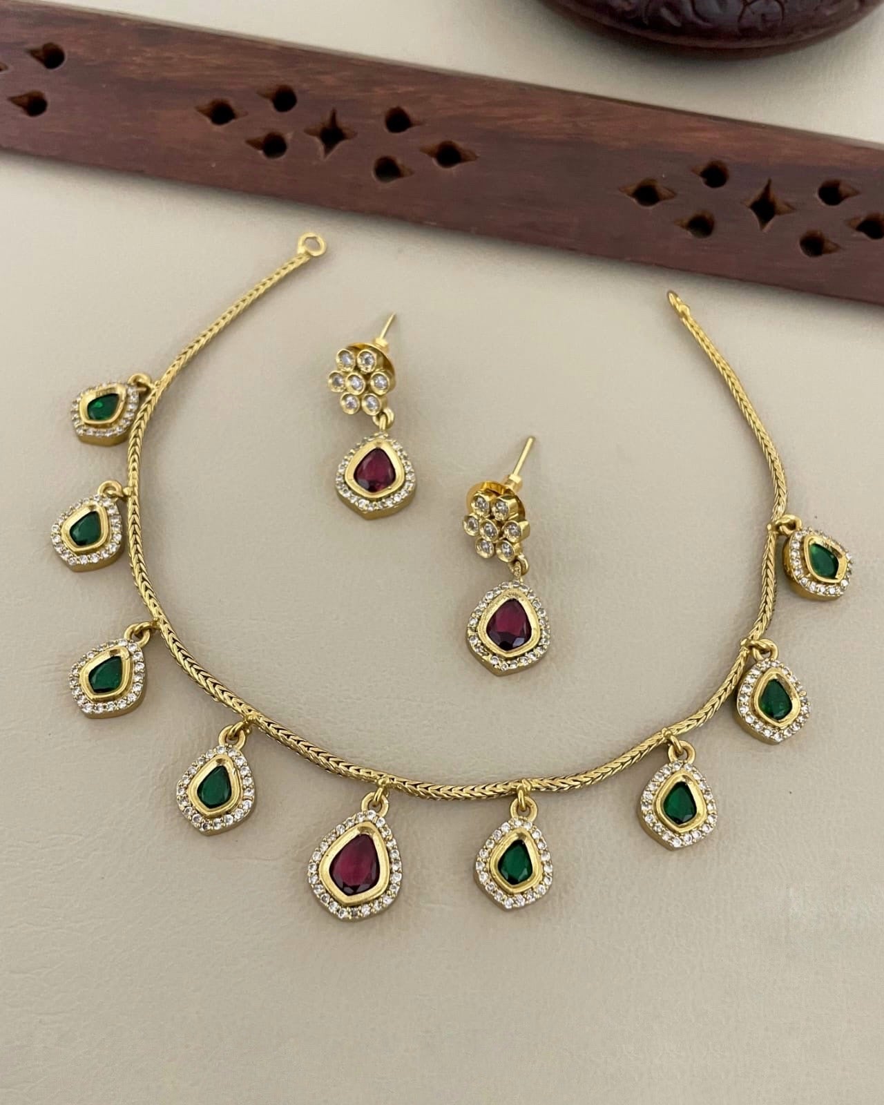 Petal drop necklace (N-24)