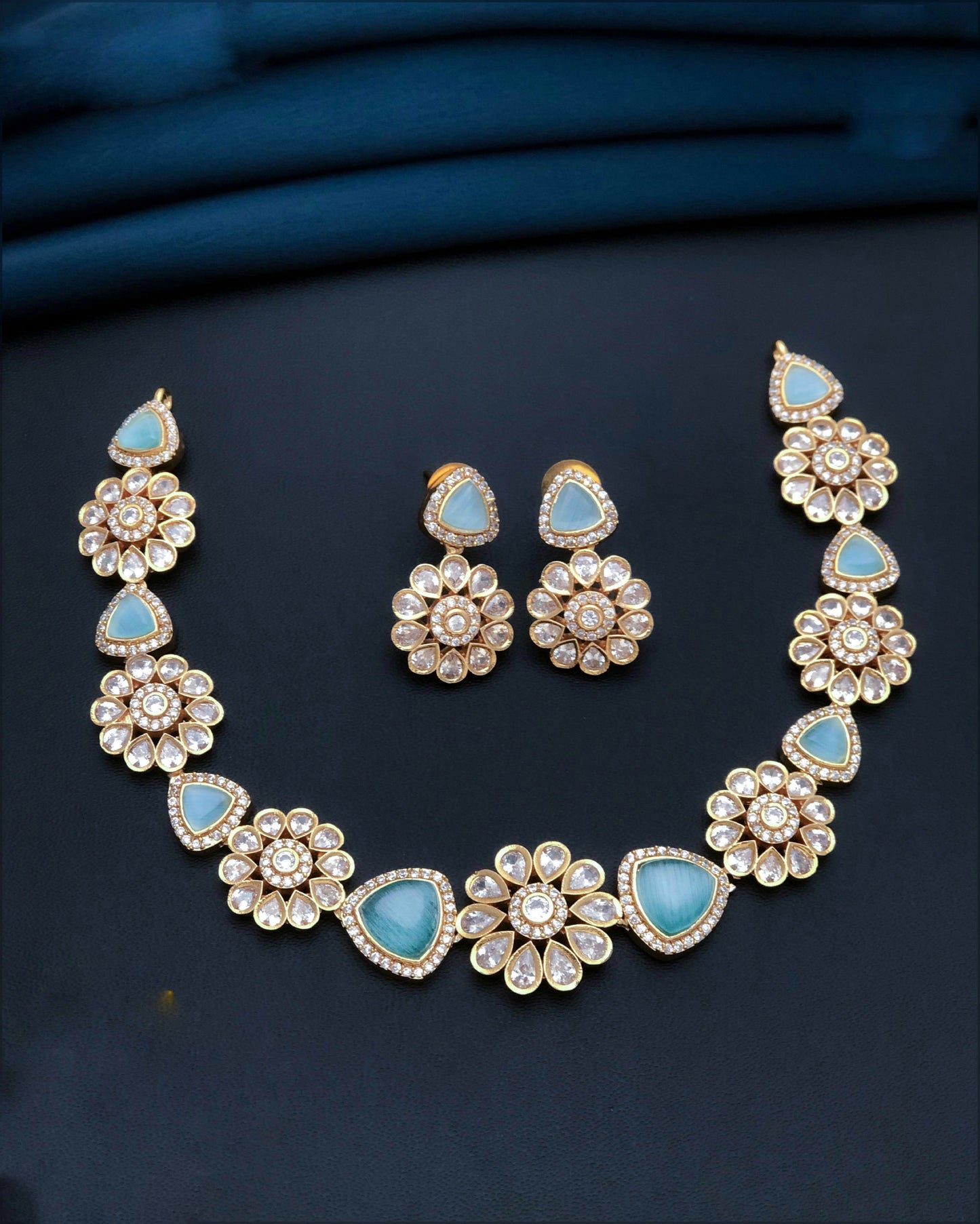 Premium triangle and flower necklace