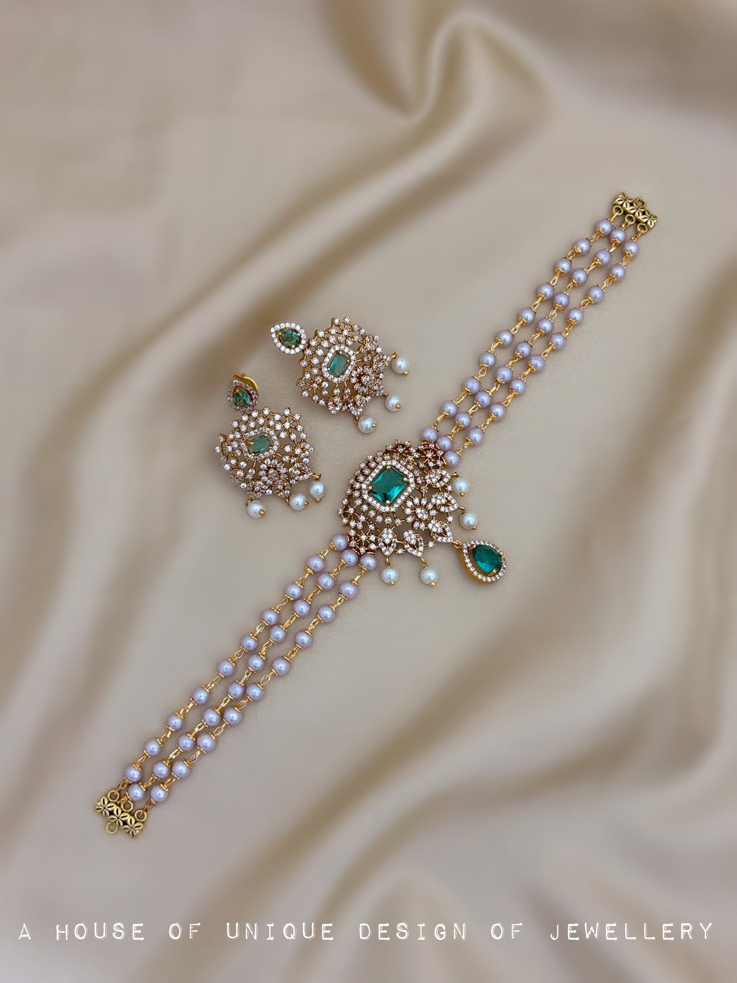 Pearl choker