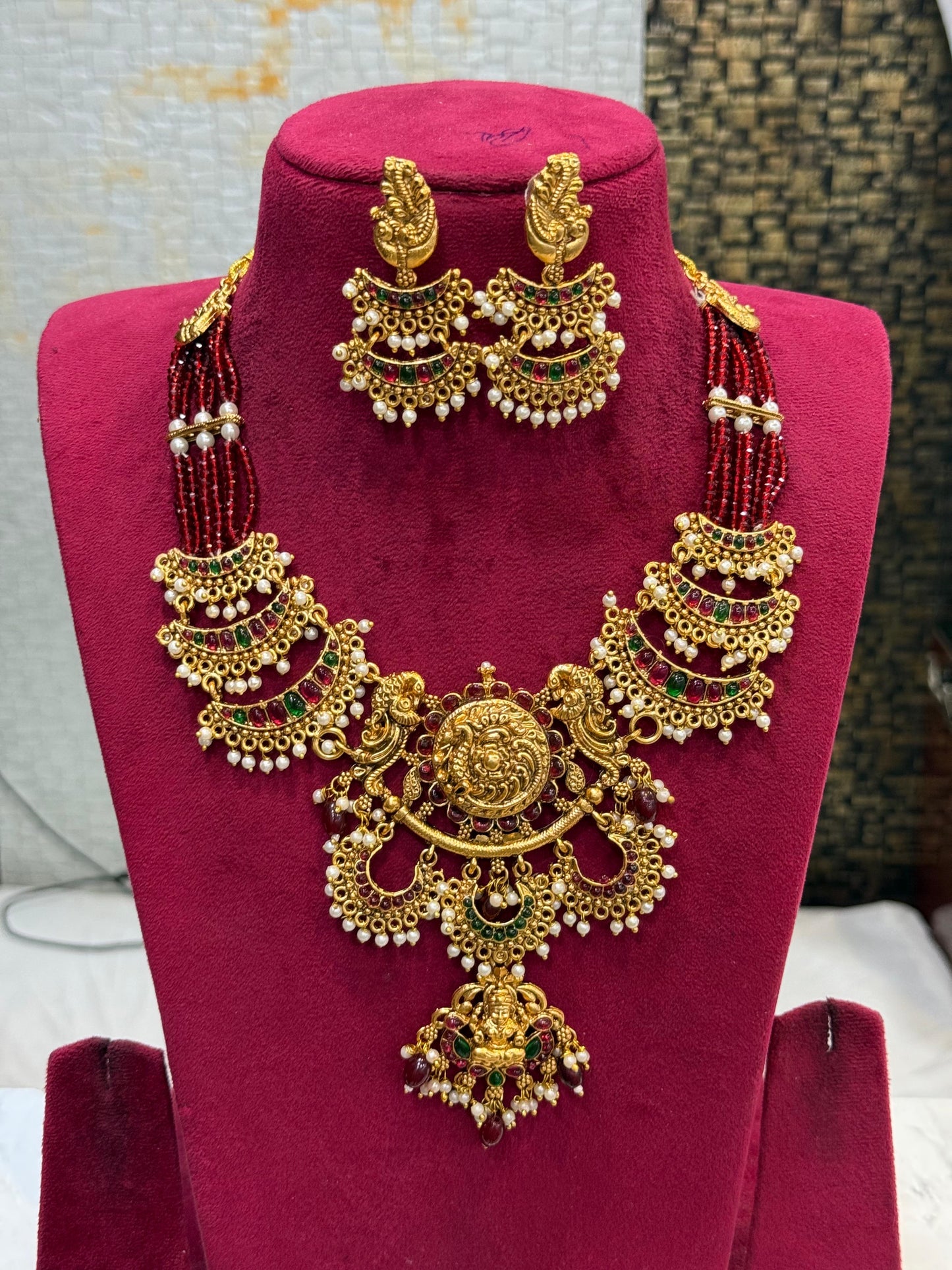 Beads grand necklace