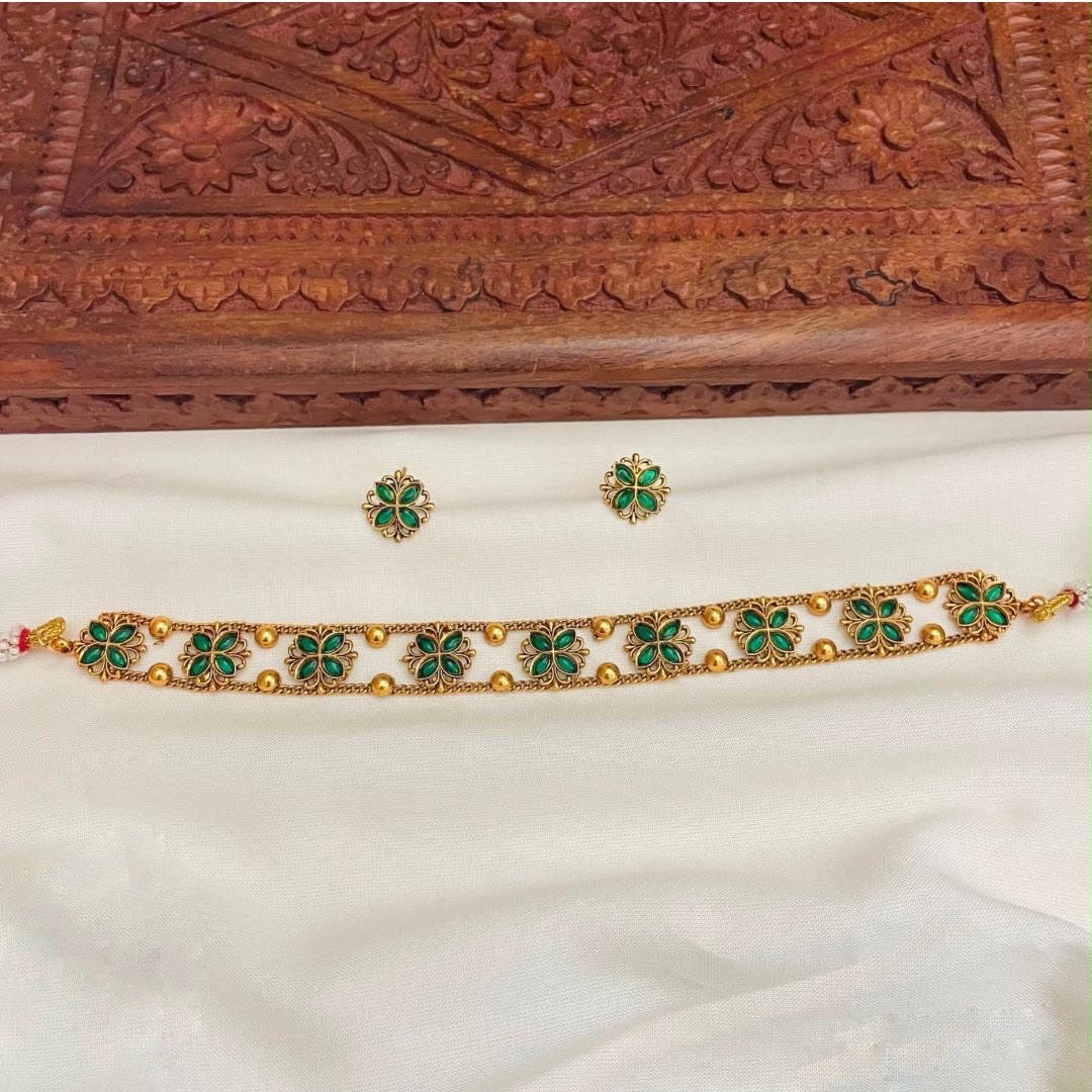 Flower choker