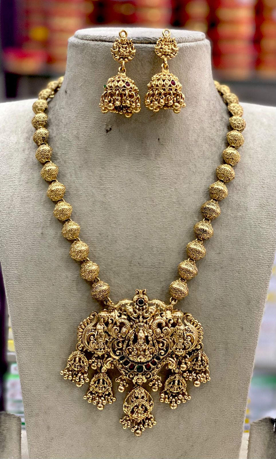 Gold beads necklace