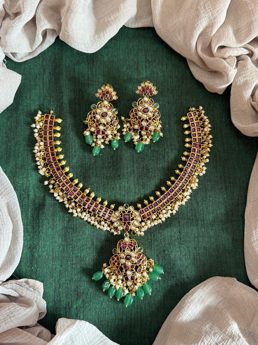 Red stone trending necklace