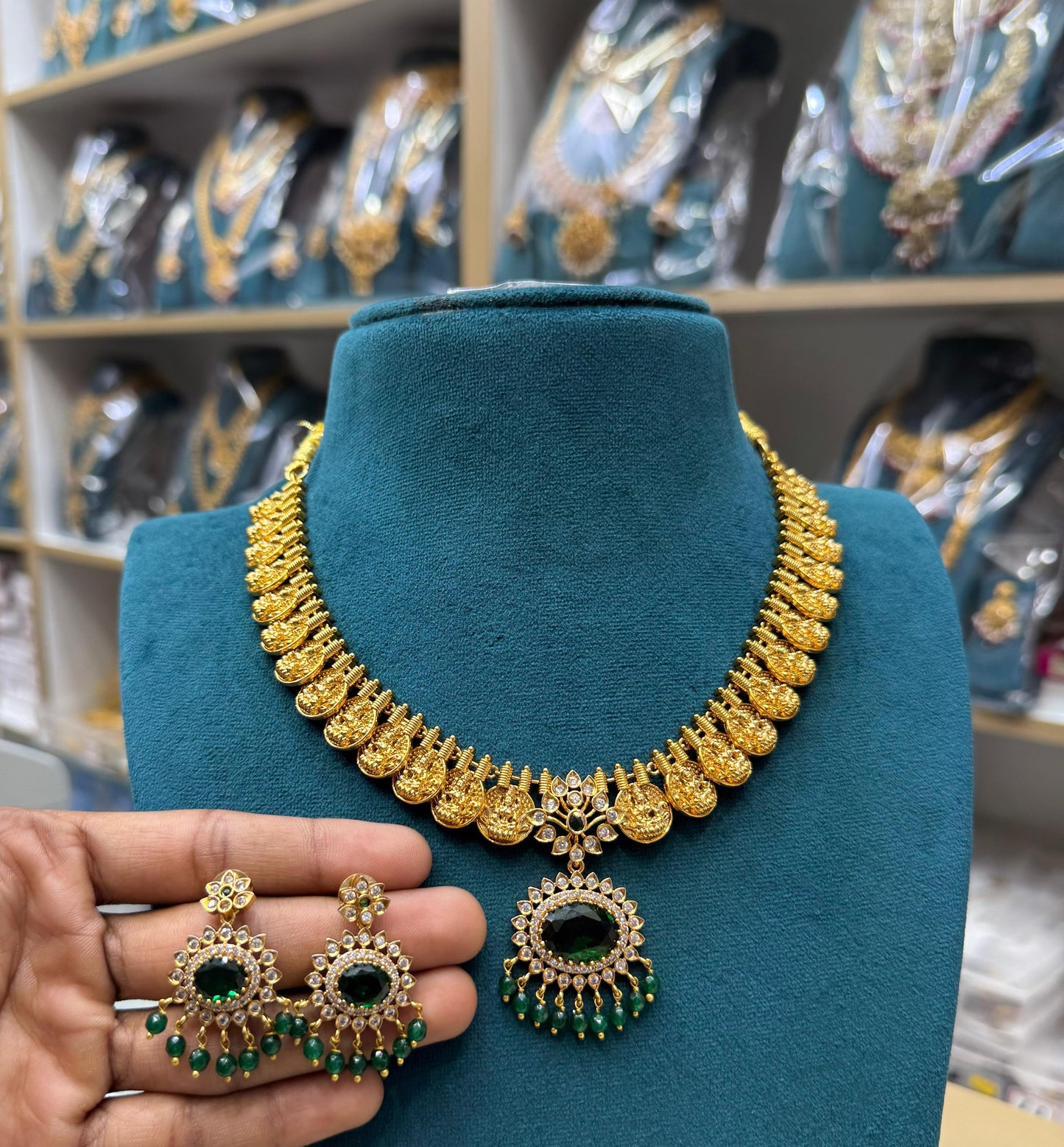 Coin with single pendent necklace