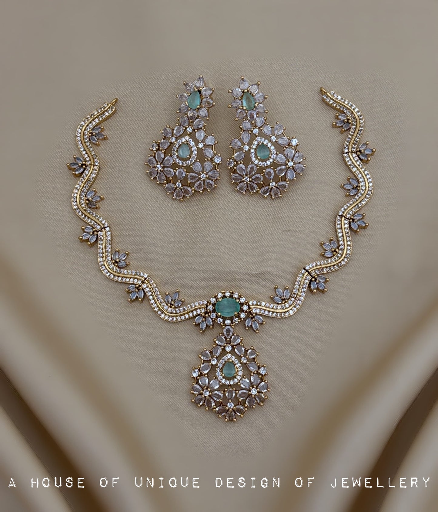 Zig zag stone necklace