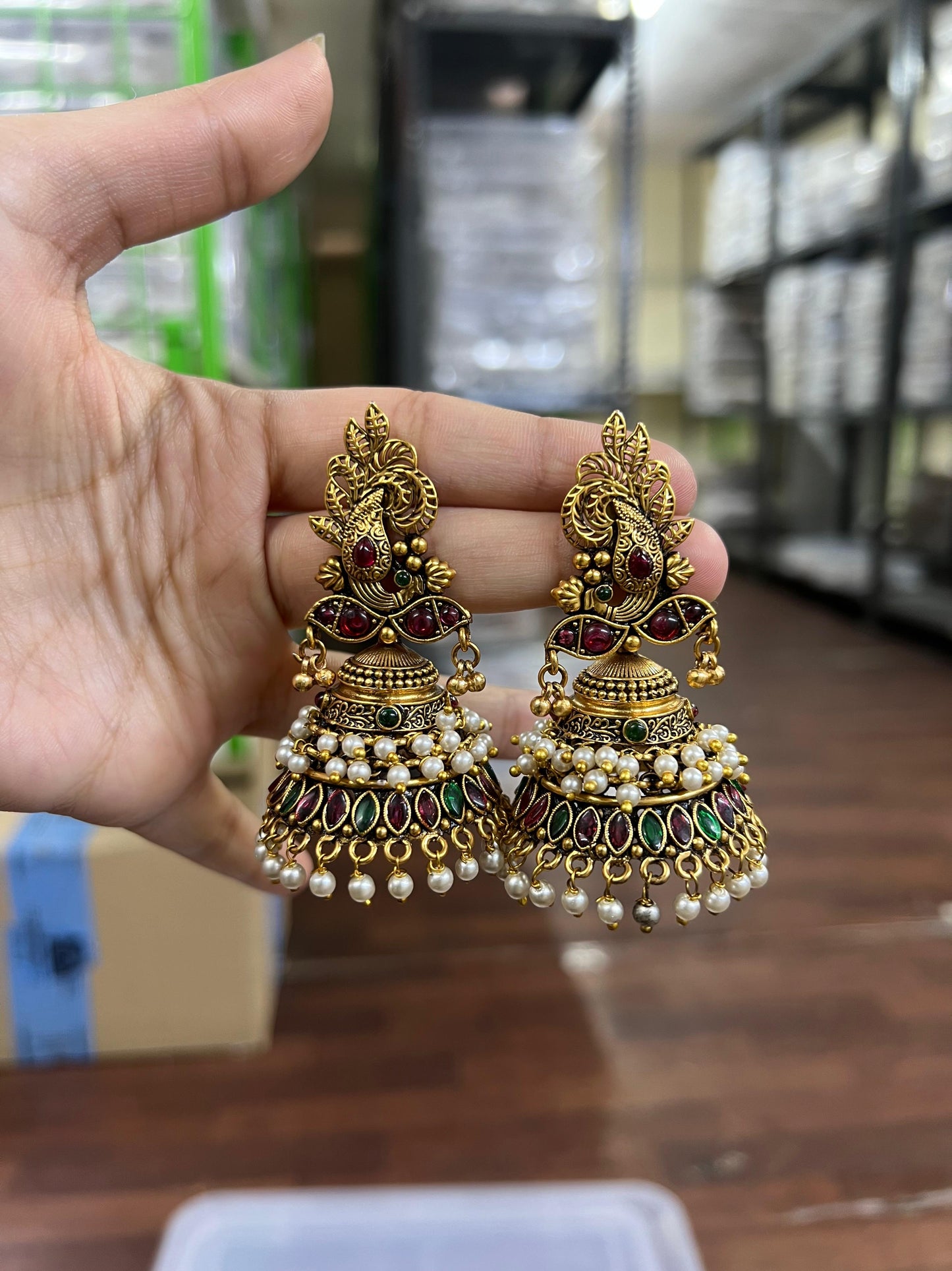 Grand pearl jumka