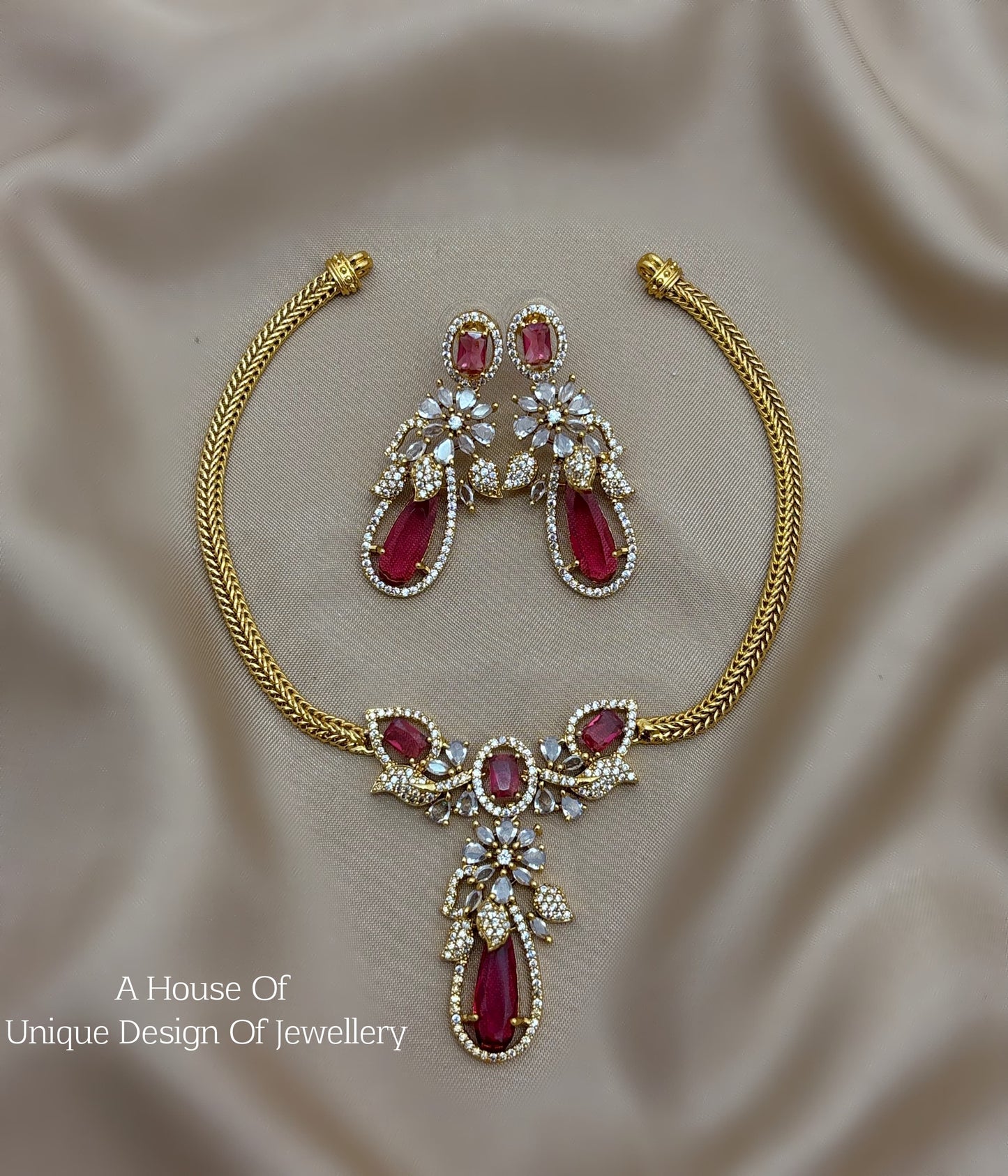 Petal choker