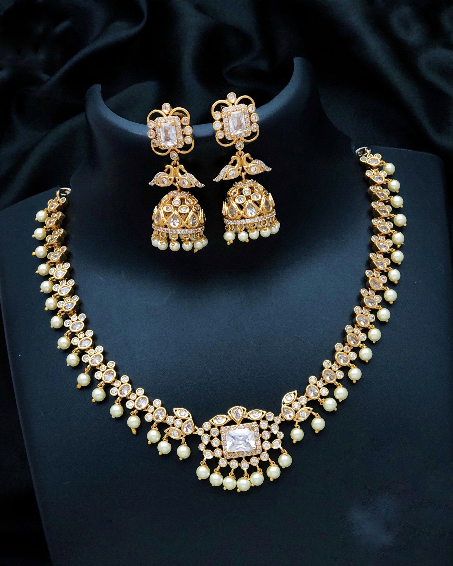 White beads drop necklace