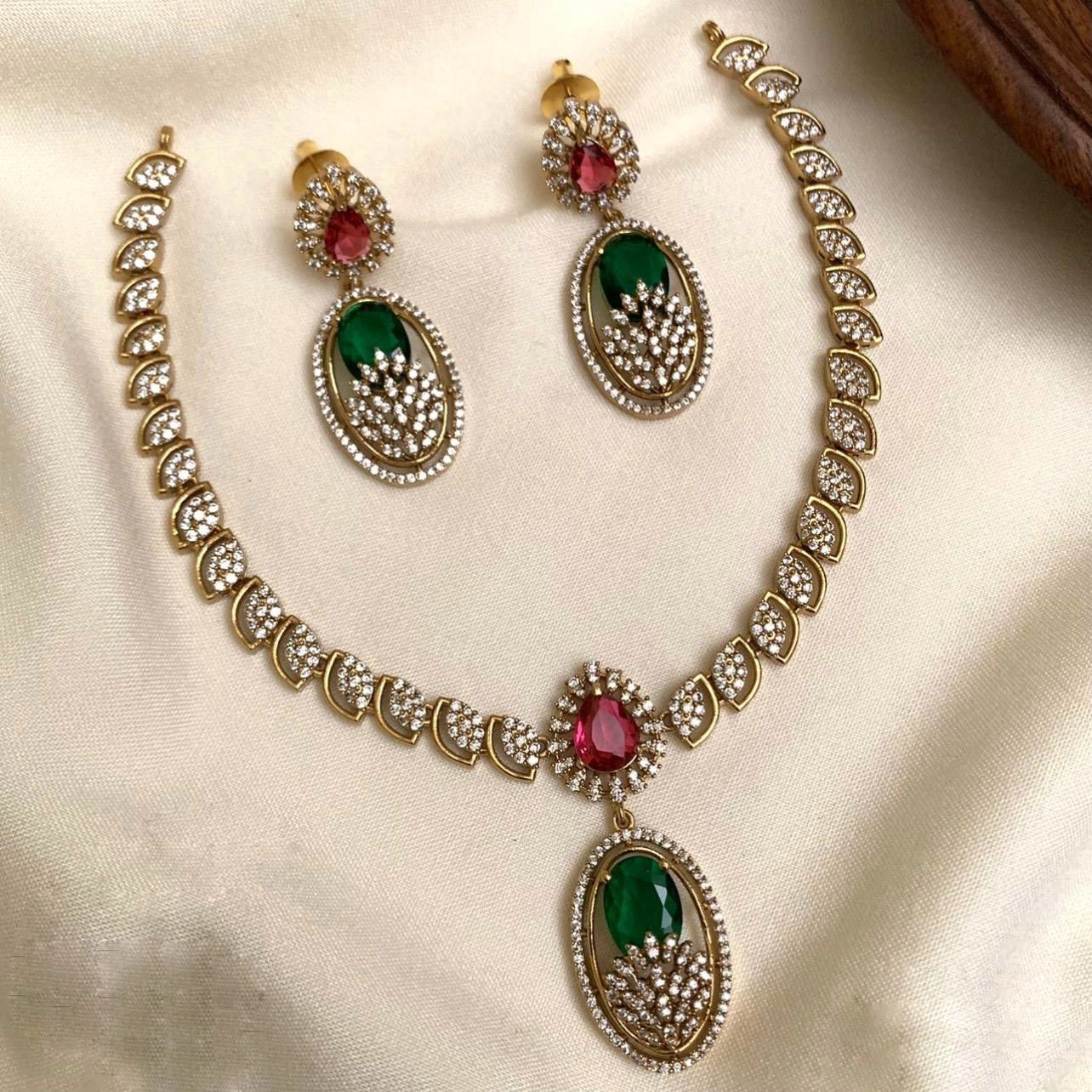 Stone ovel design necklace