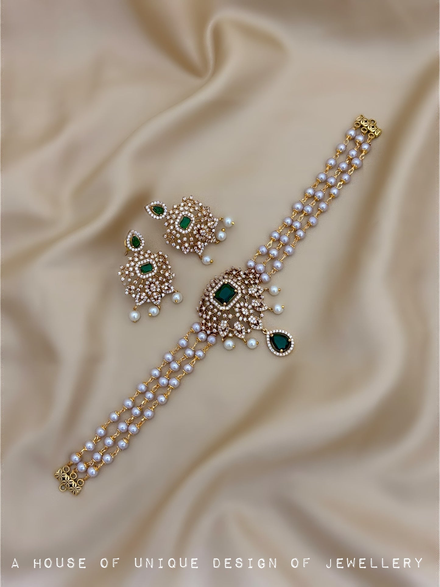 Pearl choker