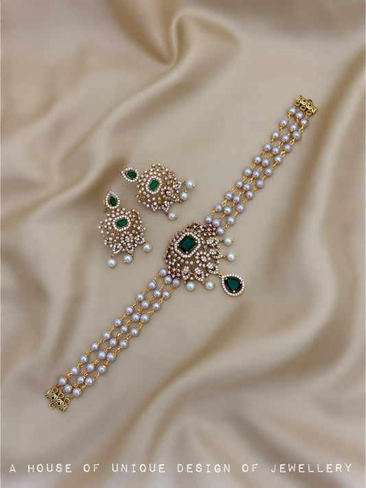Pearl choker