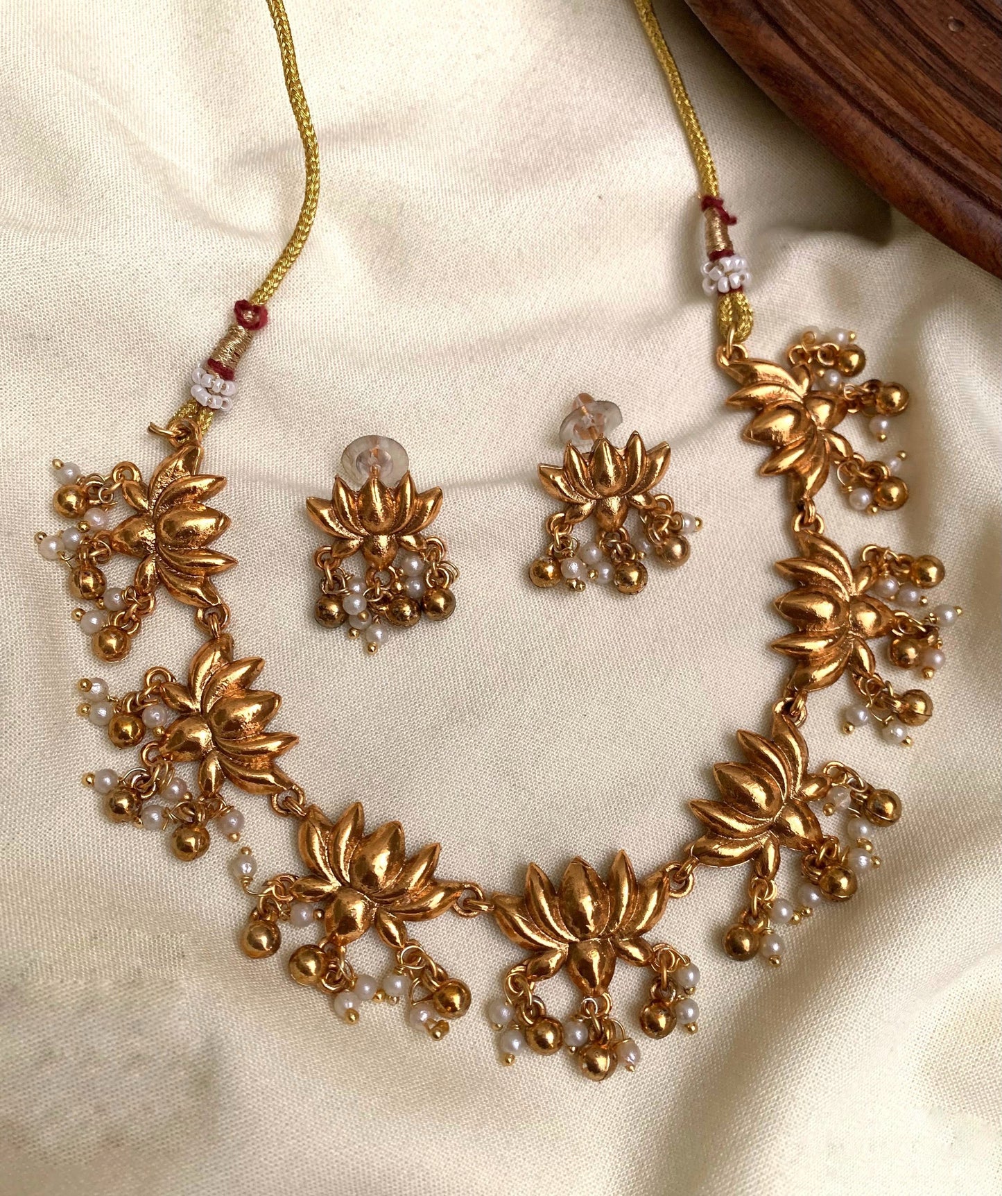 Gold lotus necklace(N-35)