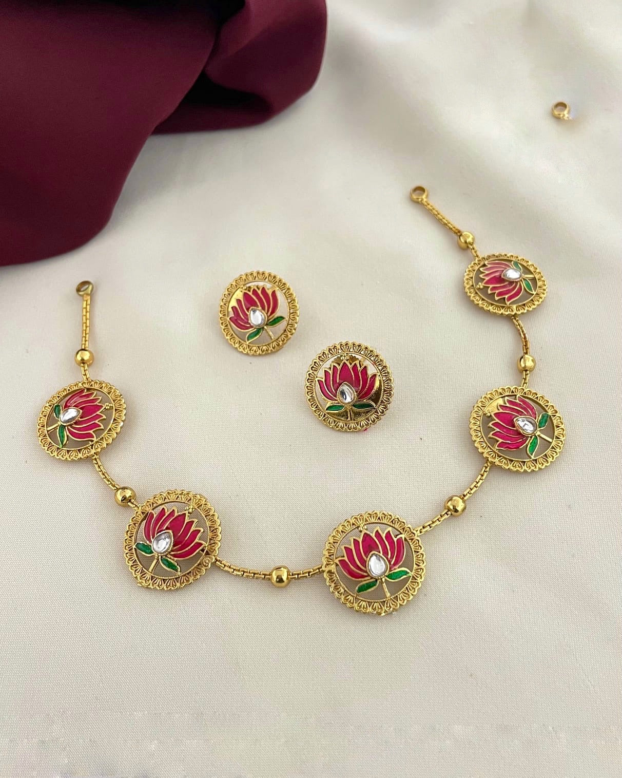Round lotus necklace (N-27)