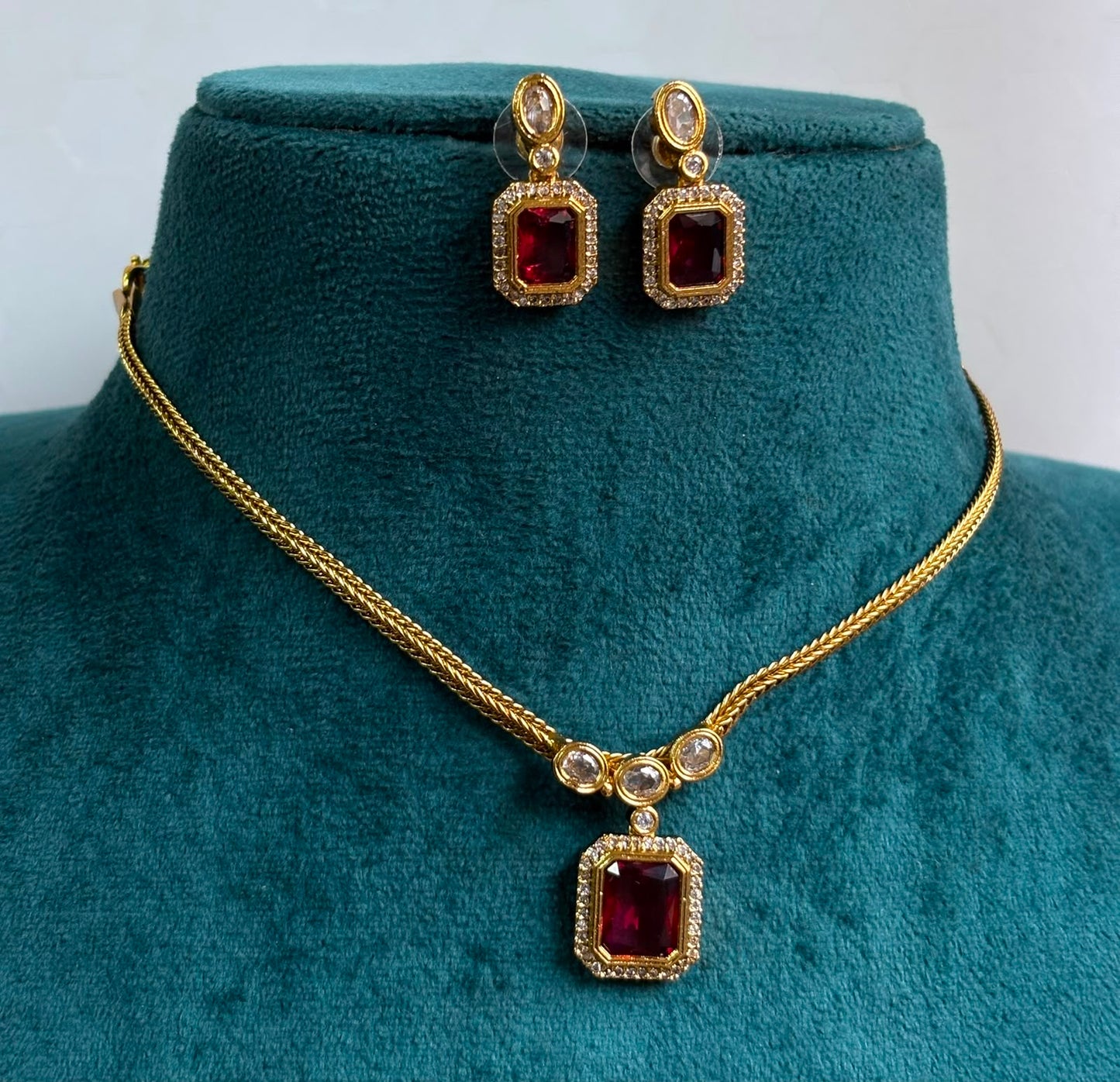 Single stone necklace