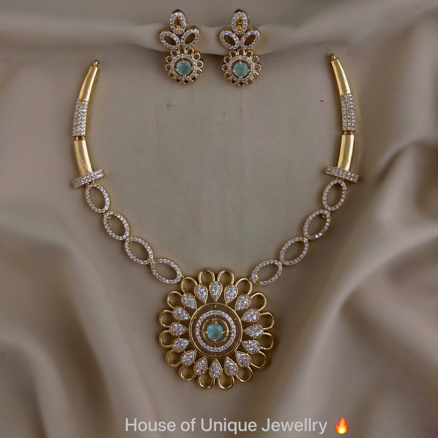 Round stone necklace