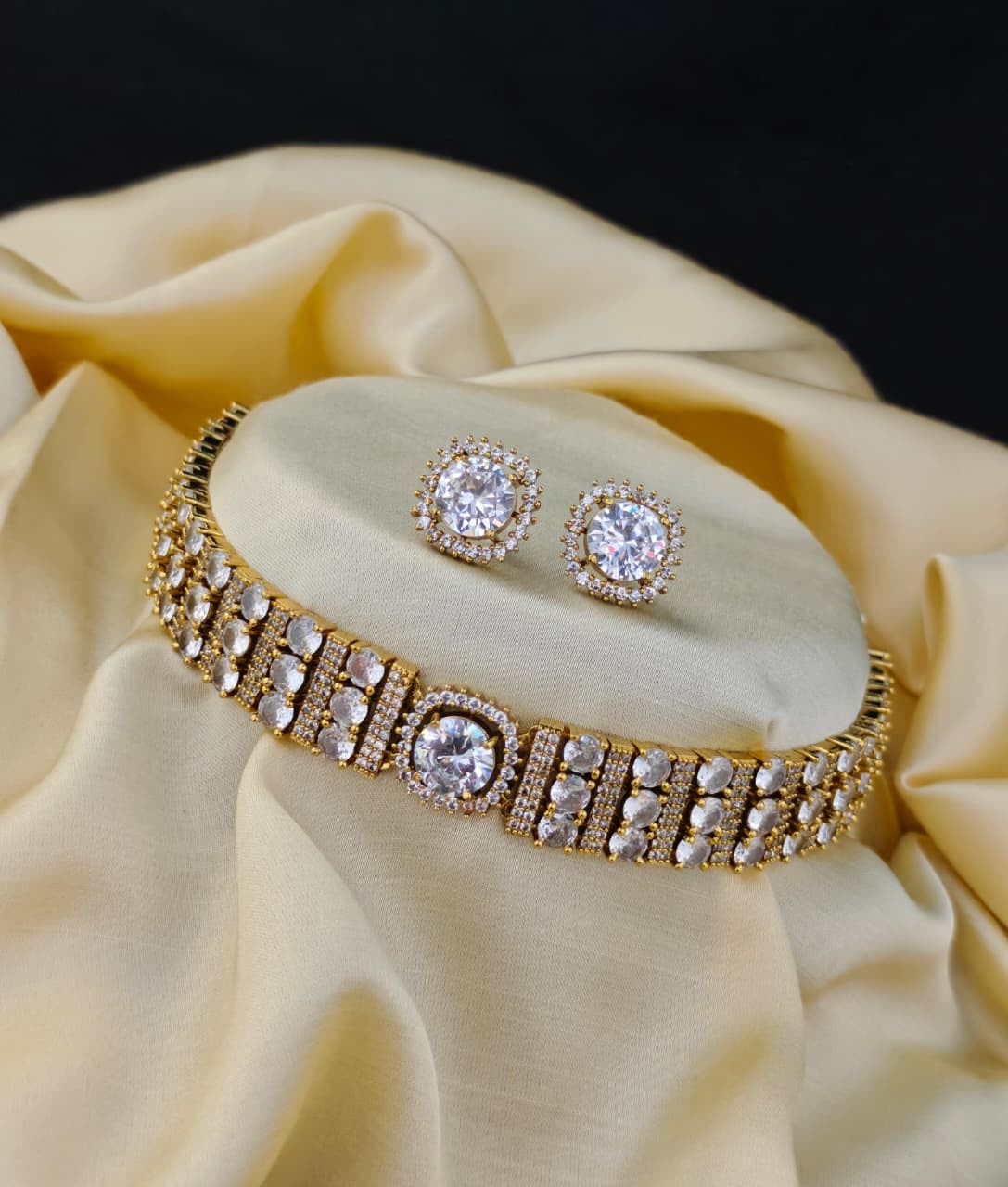Stone choker