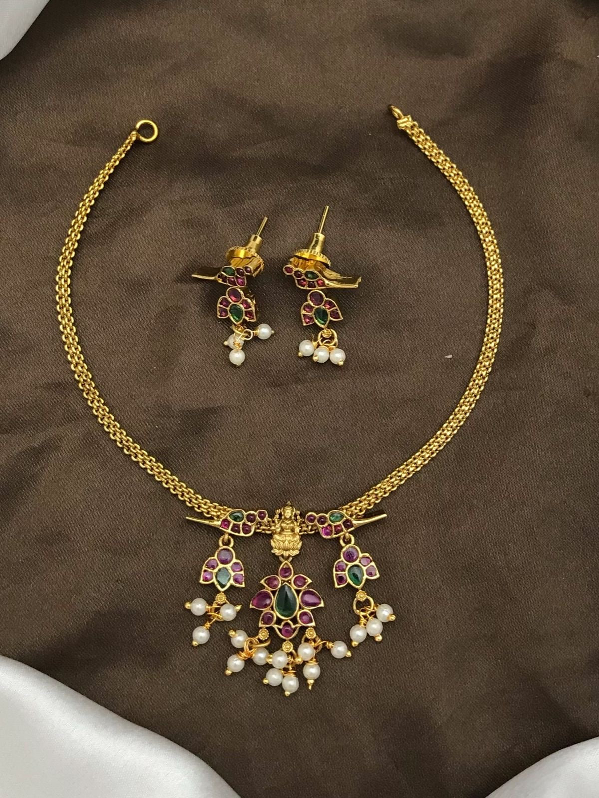 Single. Pendent necklace