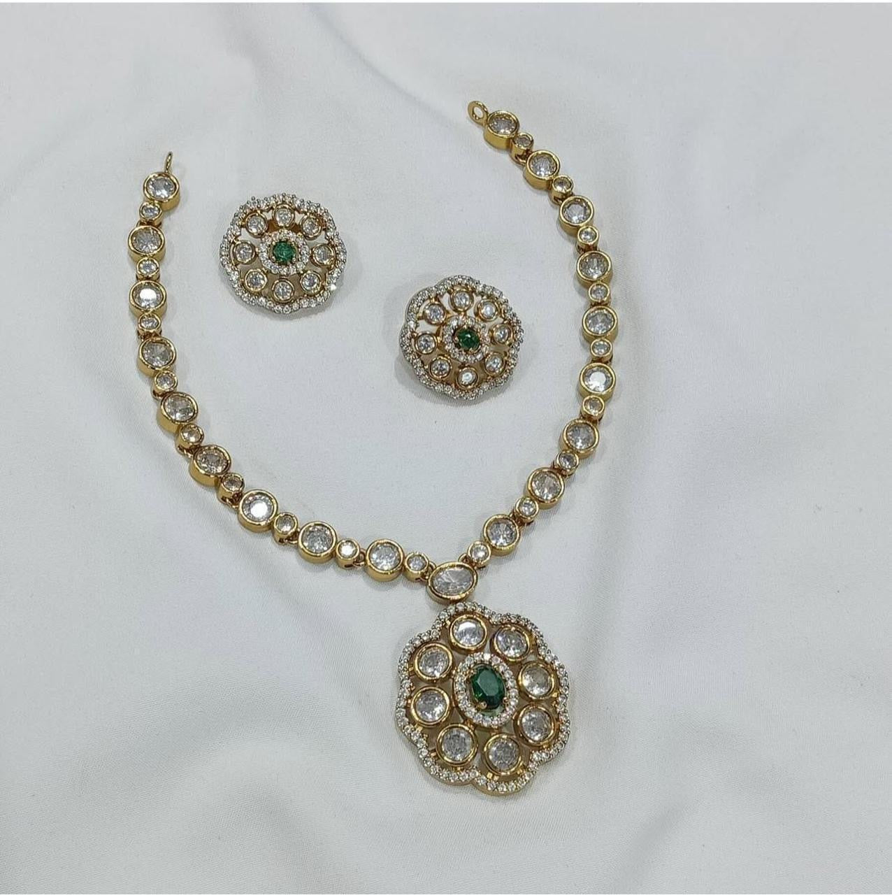 Short and simple stone necklace