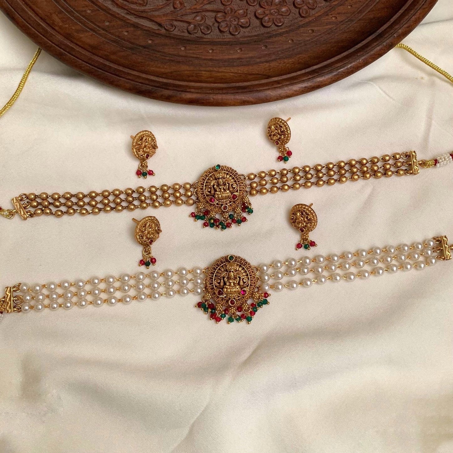 Pearl and gold chocker
