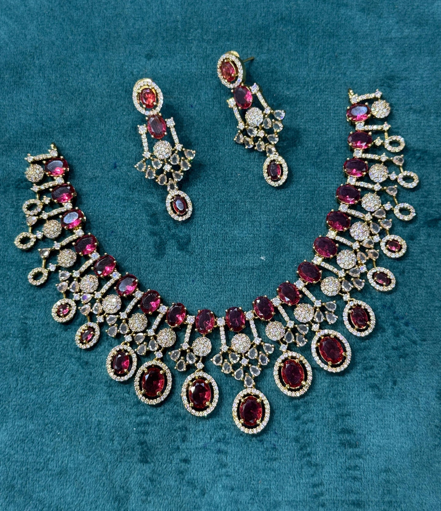 Grand drop necklace