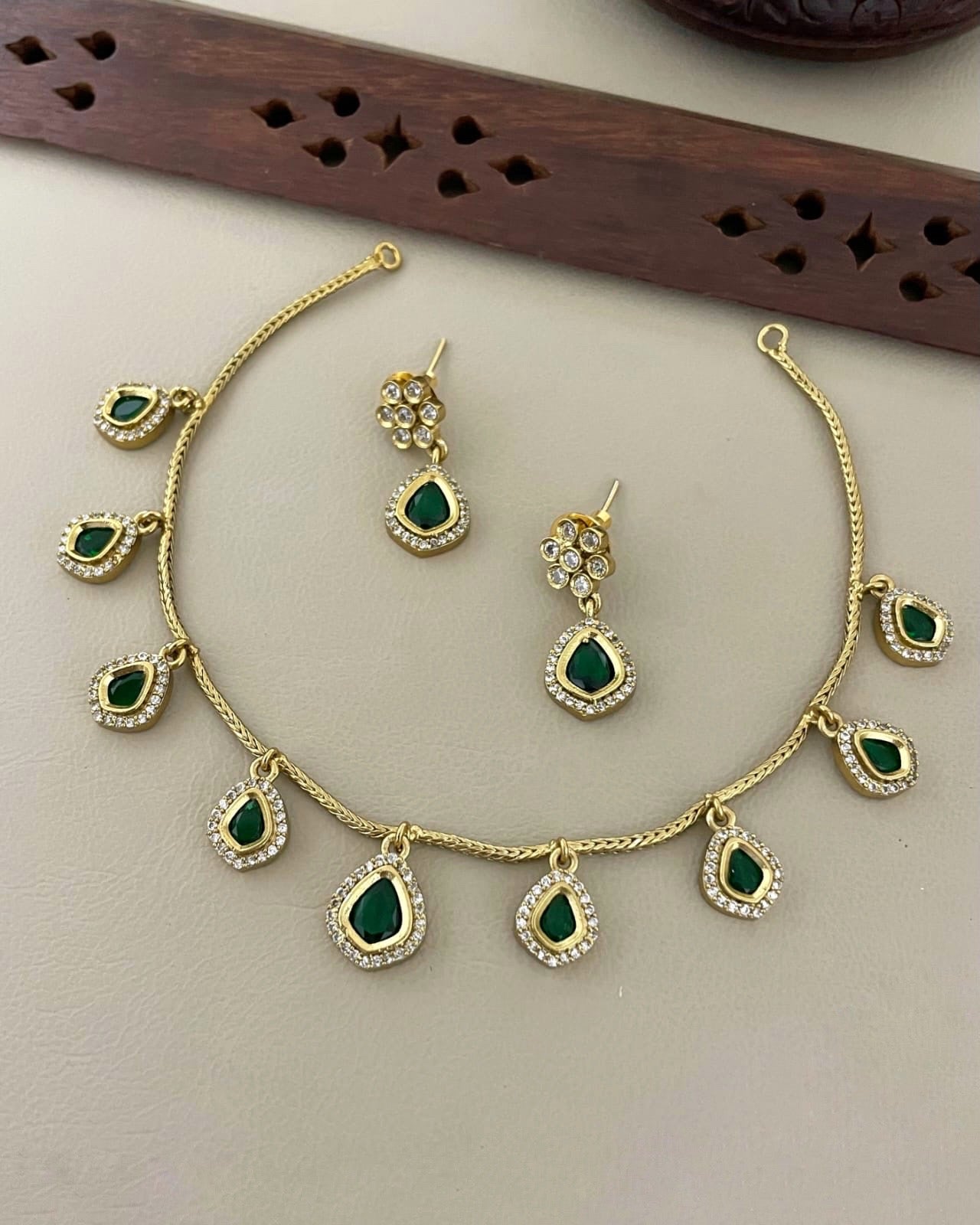 Petal drop necklace (N-24)