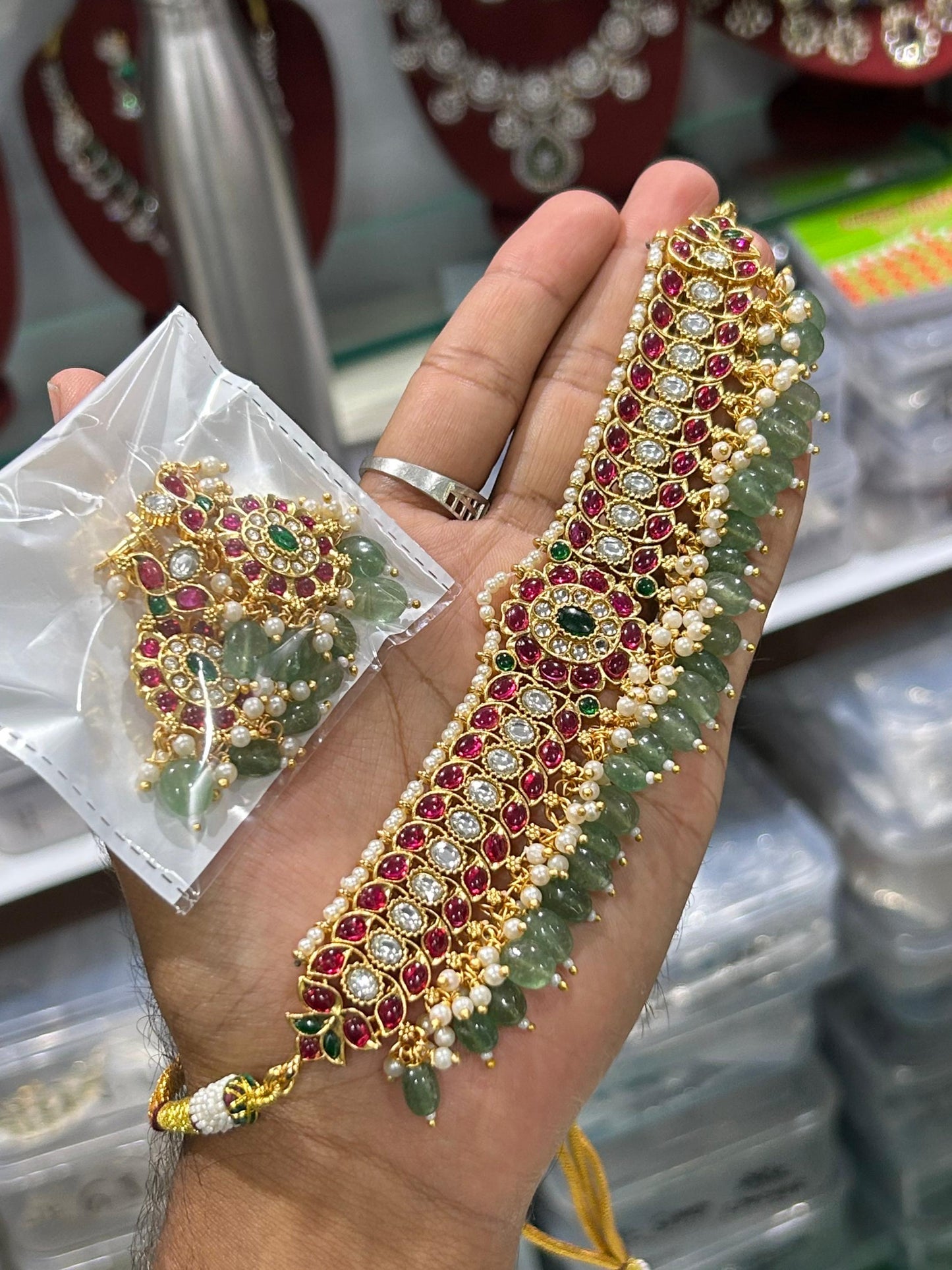 Kundan stone