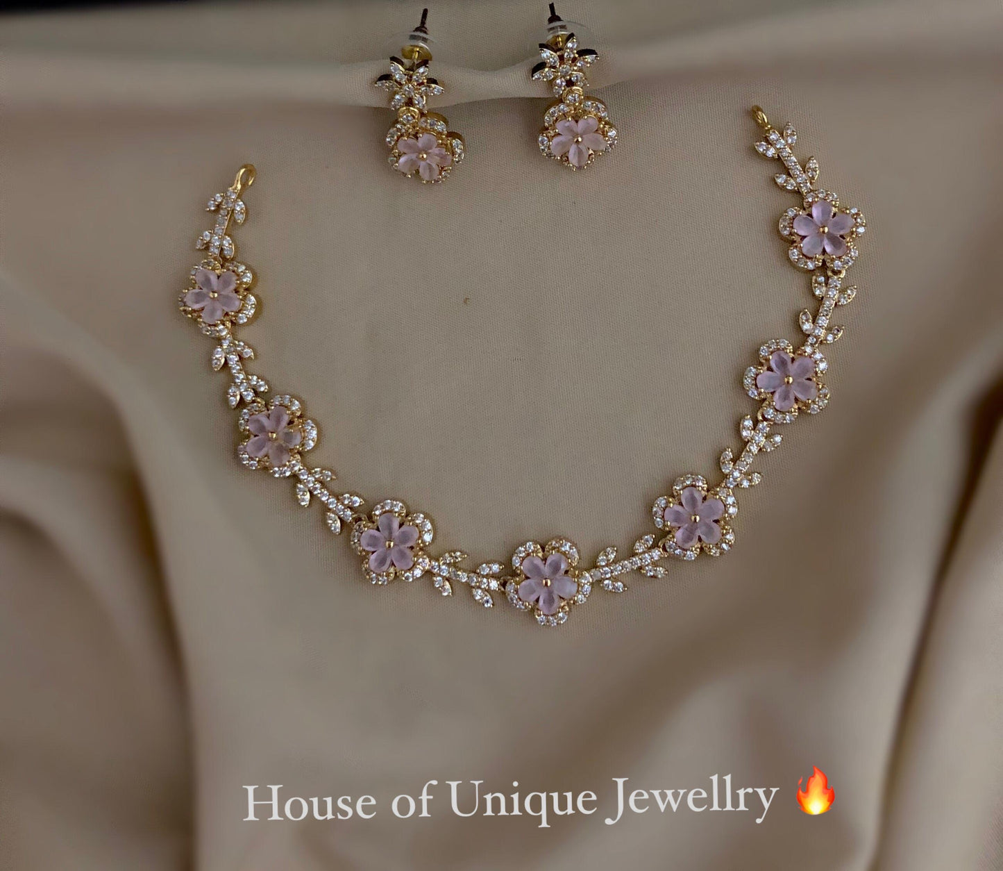 Flower stone necklace