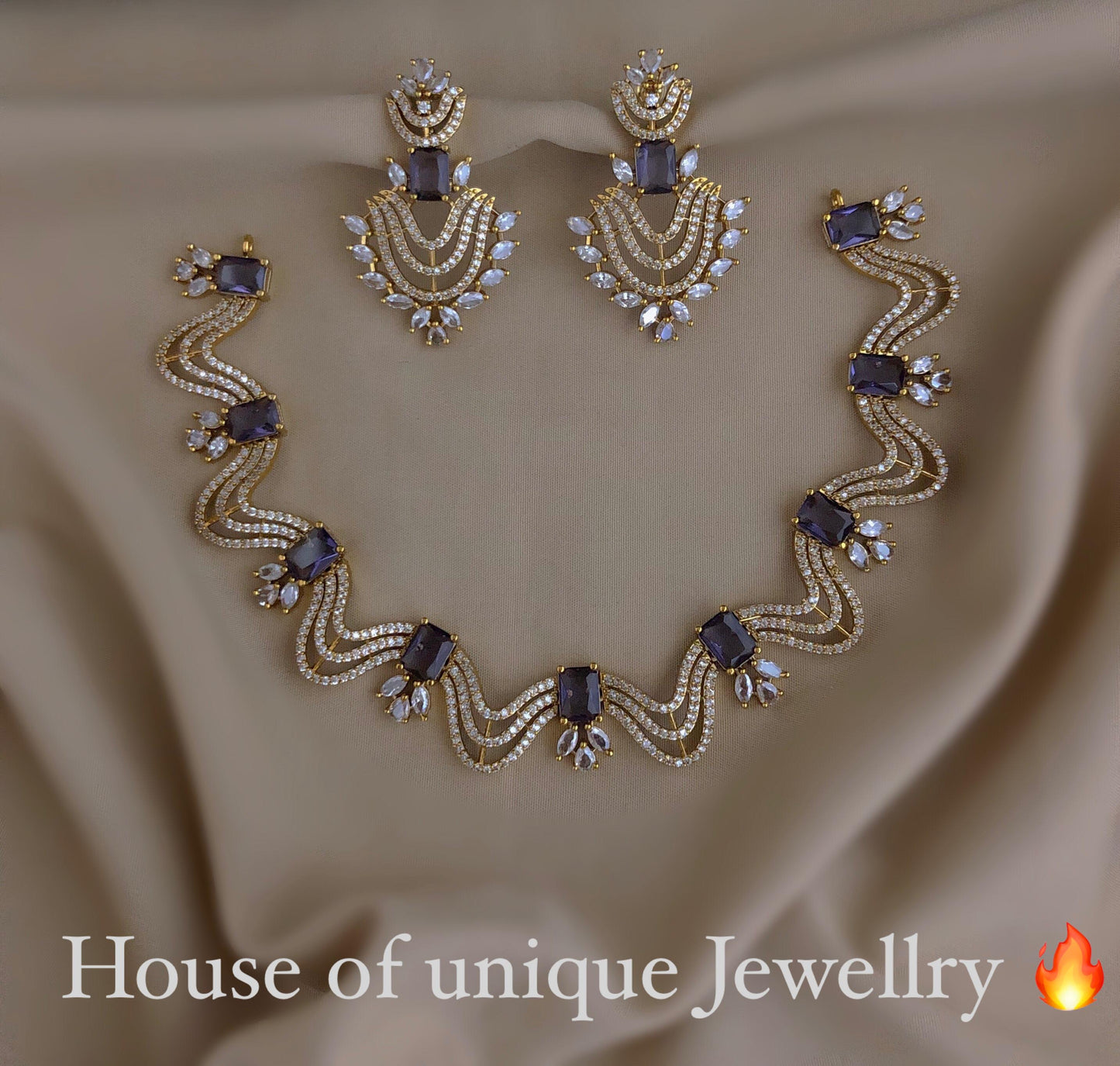 Wave design necklace