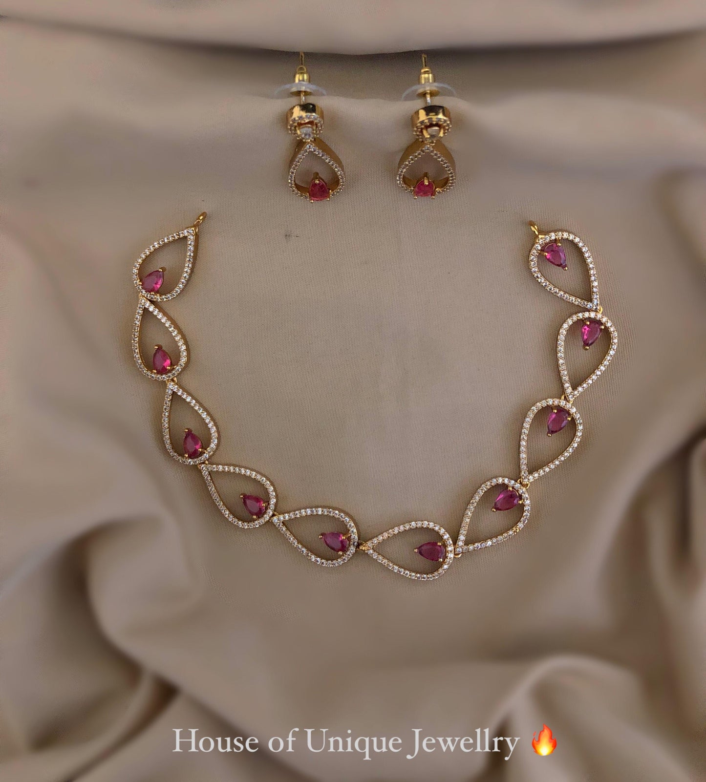 Simple design necklace