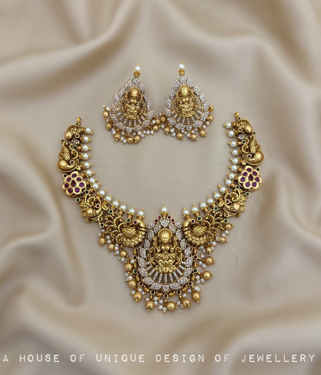 Grand necklace