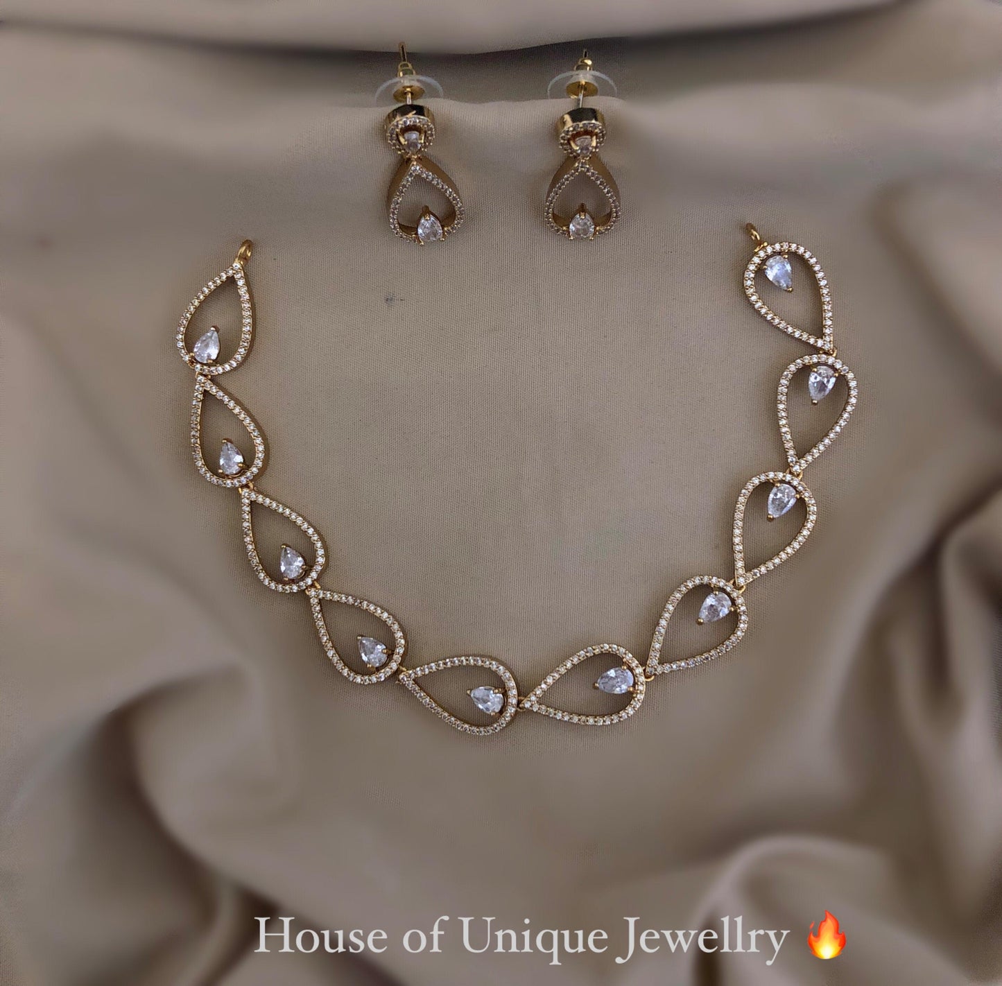 Simple design necklace