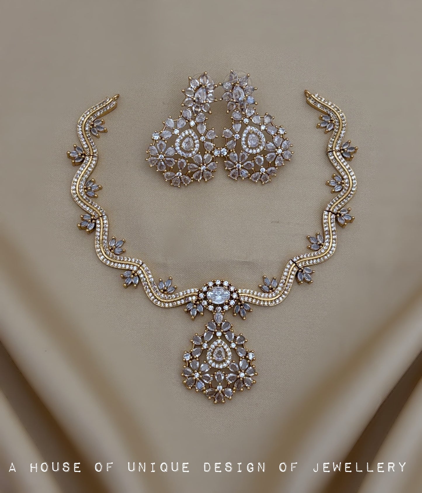 Zig zag stone necklace