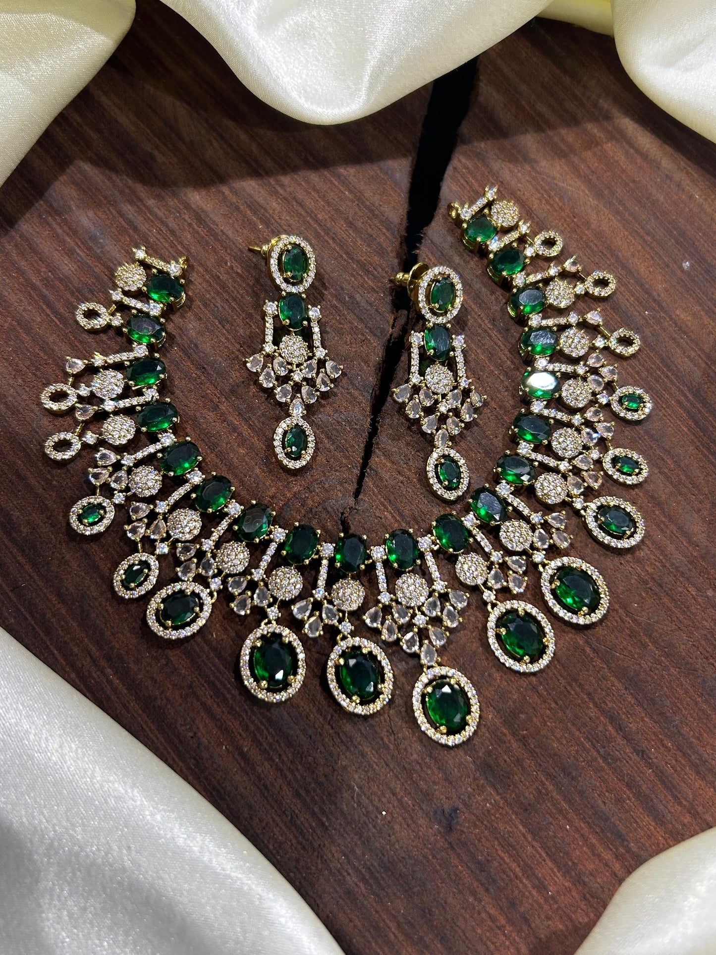 Grand stone necklace