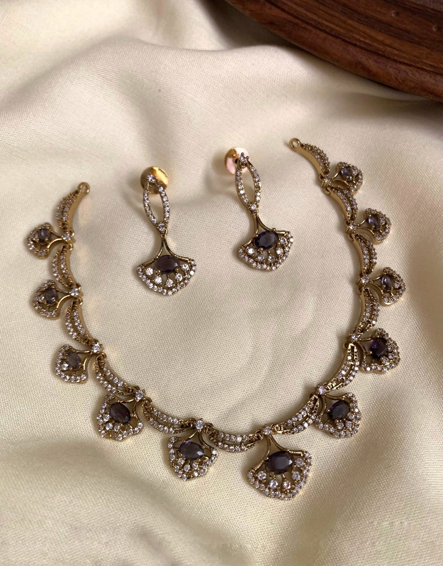 Green and red stone trending necklace(N-12)