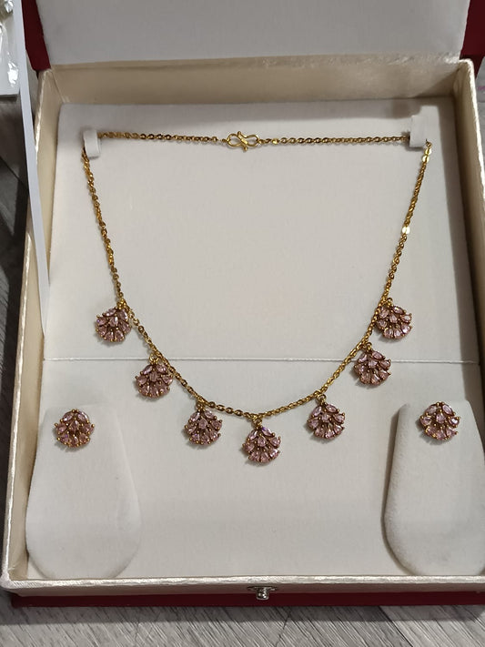 Single layer petal drop necklace