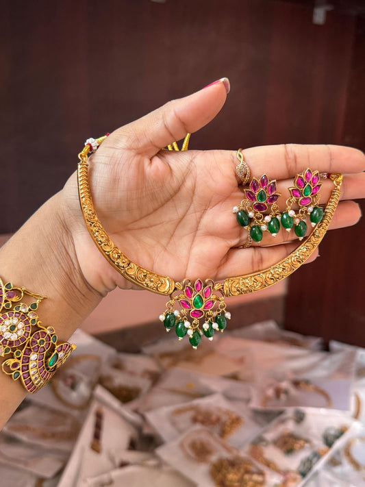 Budget Hasli necklace