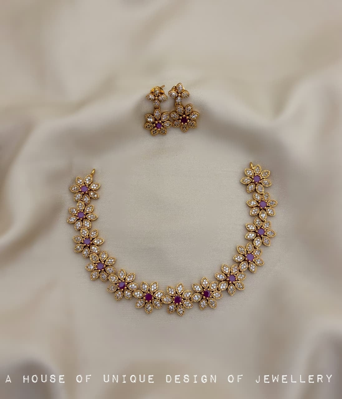 Flower design necklace