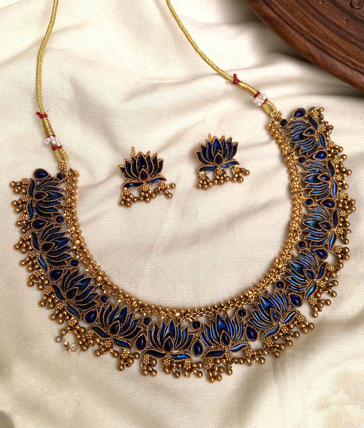Lotus round necklace (N-79)