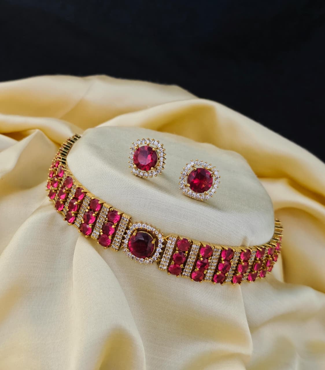 Stone choker