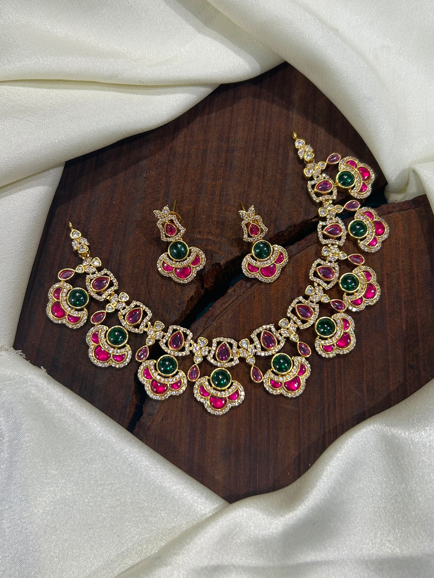 Kundan set premium