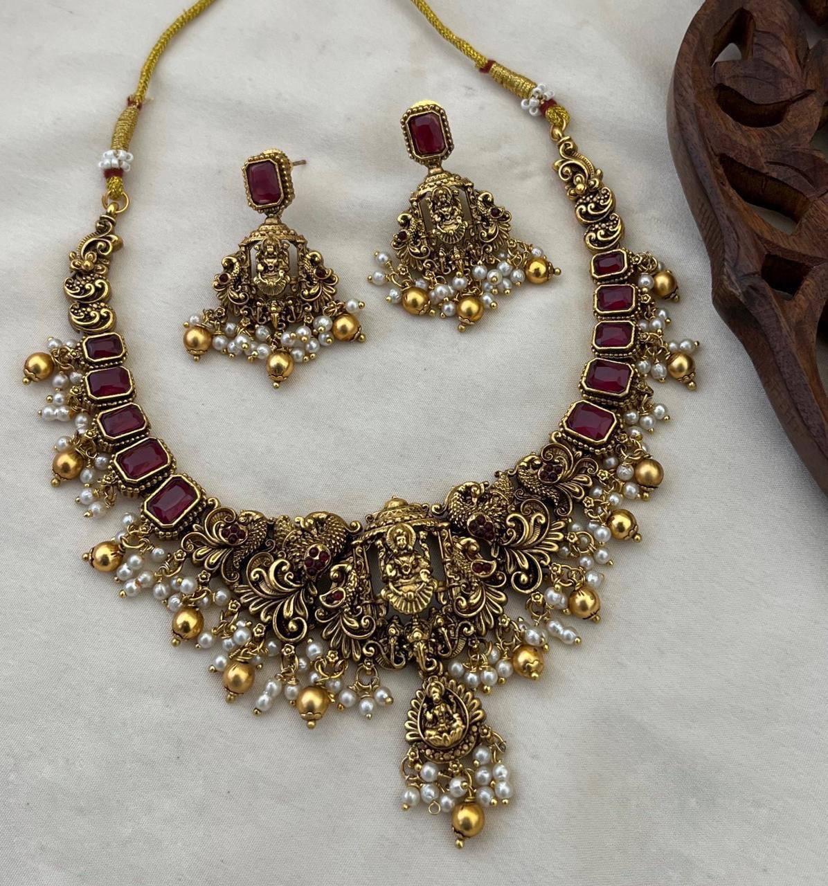 Simple bridal necklace
