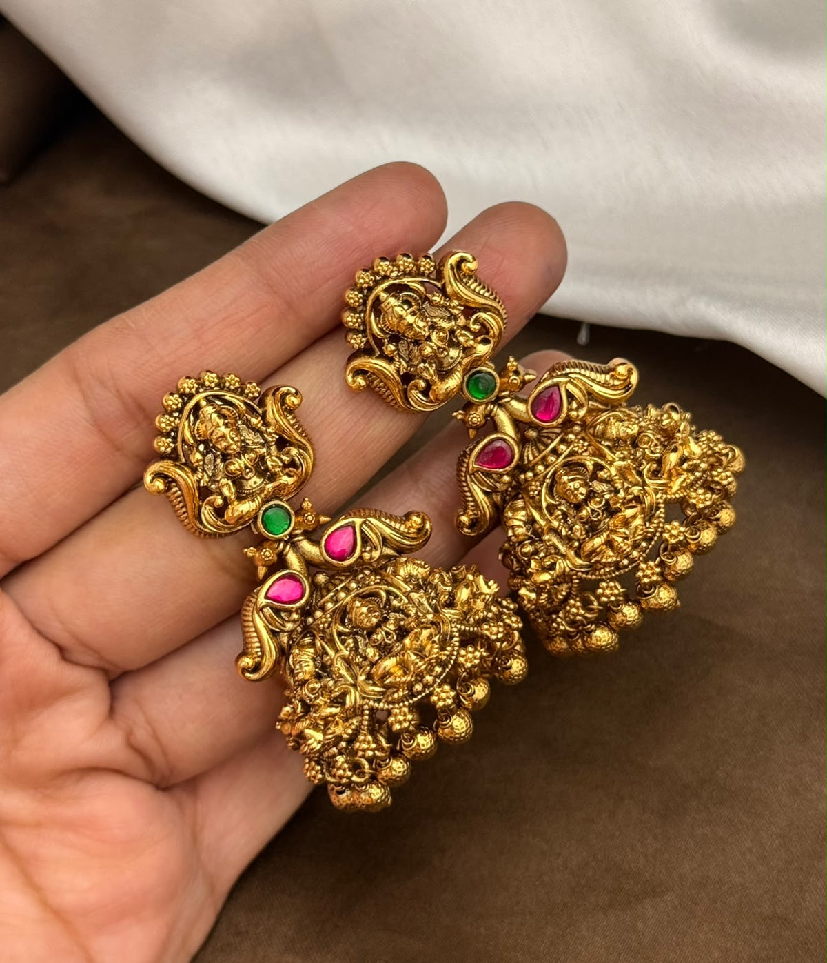 Gold jumka