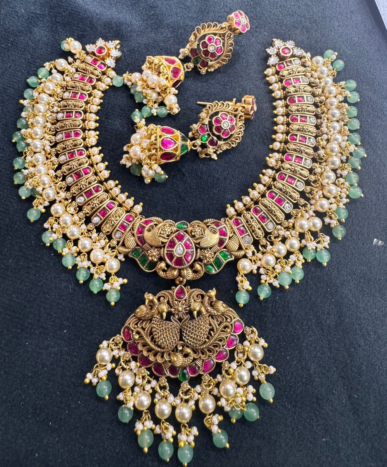 Grand jadau necklace