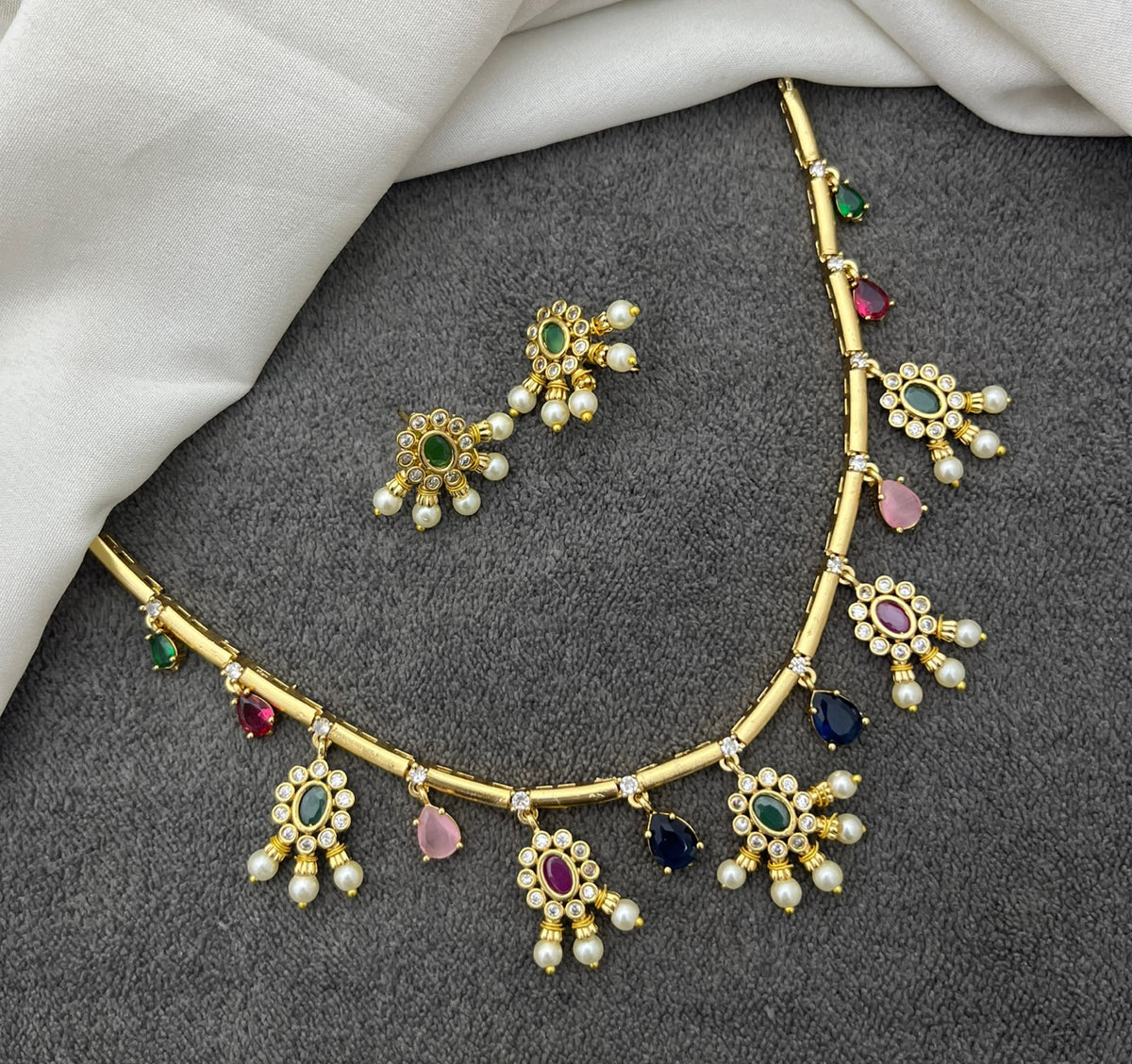 Simple multi color necklace