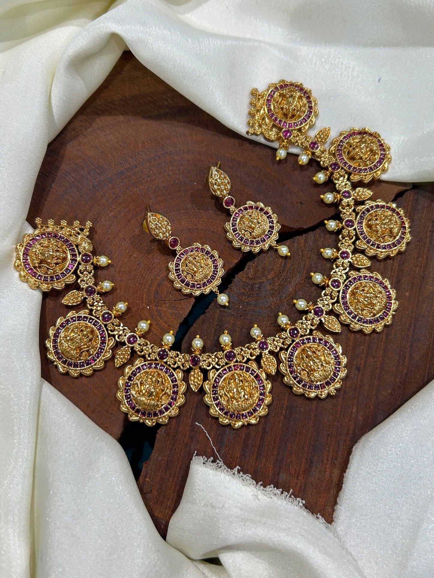 Bottu necklace